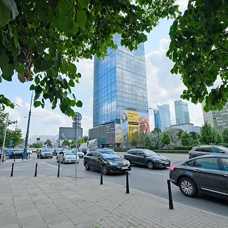 Center - Marszalkowska 140 * Varsovie